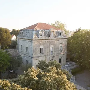 *** Hotel Logis Hotel - Restaurant Residence Les Cedres Frankreich